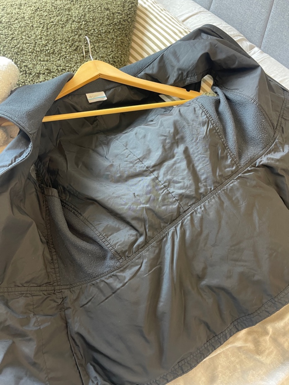 Columbia Vest - Picture 5 of 5